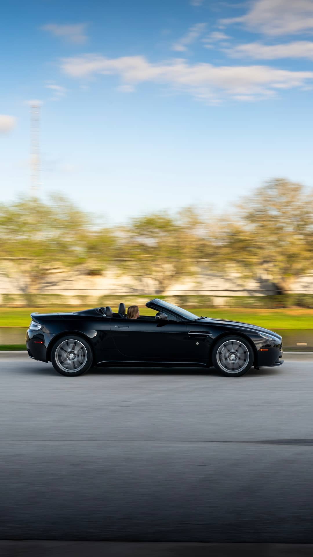 2015 Aston Martin V8 Vantage GT Roadster — photo 9