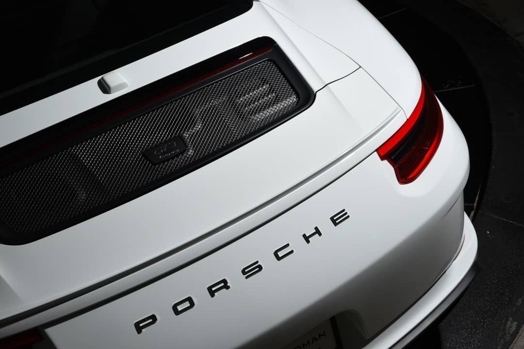 2018 Porsche 911 GT3 Touring — photo 32