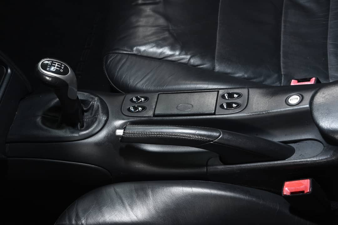 2000 Porsche 911 Carrera 4 — photo 22