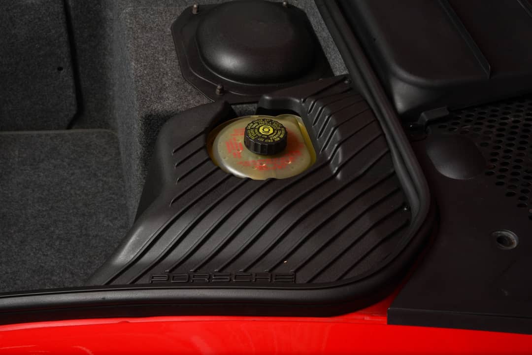 2000 Porsche 911 Carrera 4 — photo 30