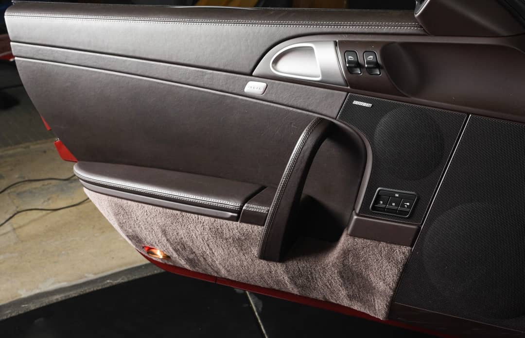 2011 Porsche 911 Turbo S — photo 25