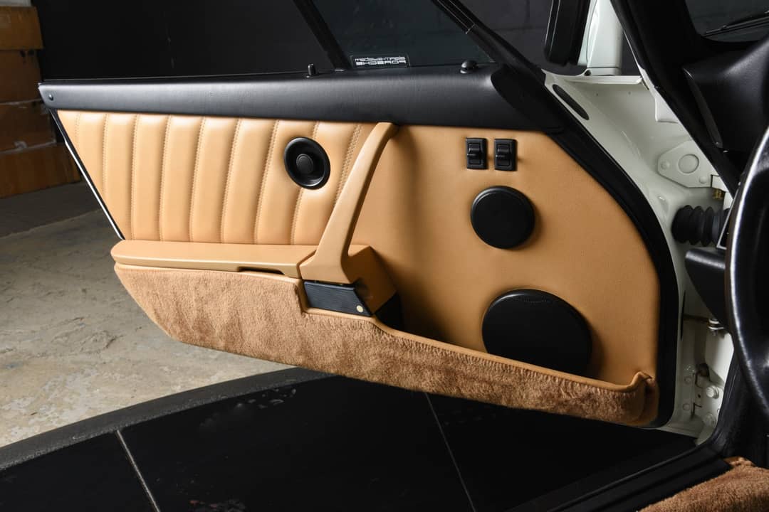 1991 Porsche 911 Carrera 2 — photo 17