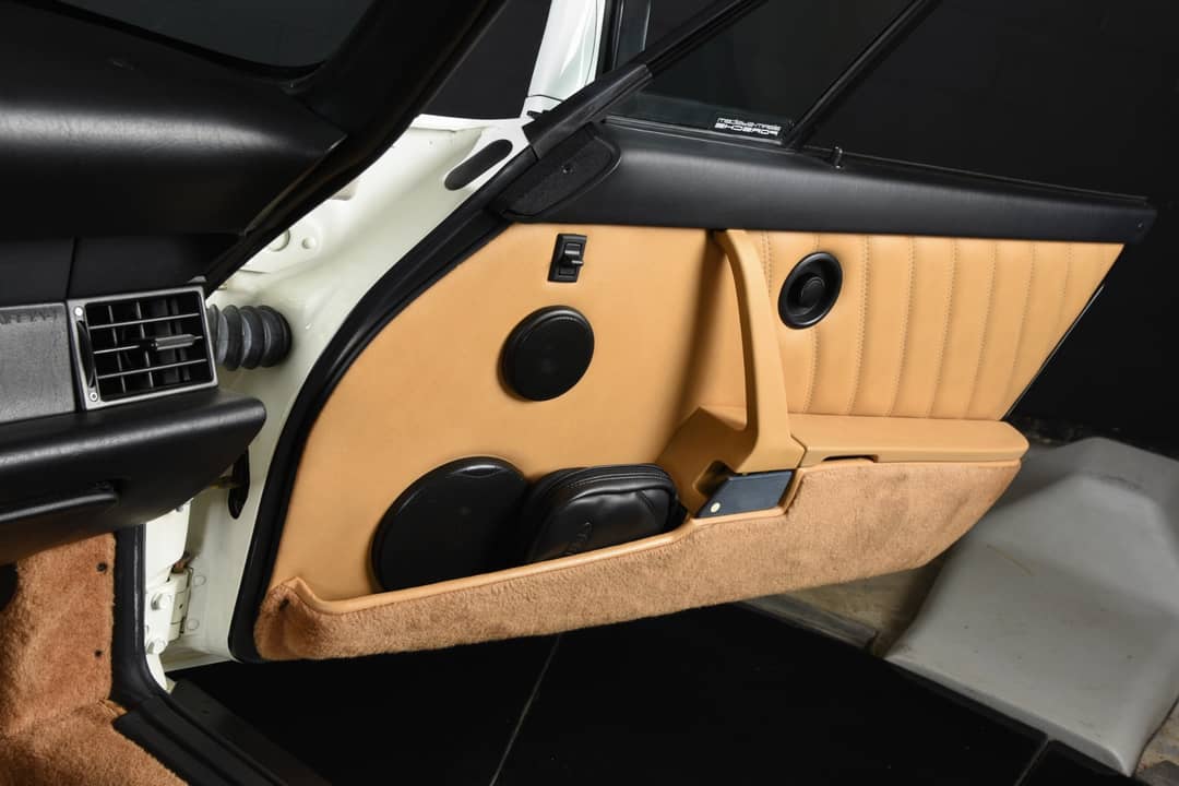 1991 Porsche 911 Carrera 2 — photo 28