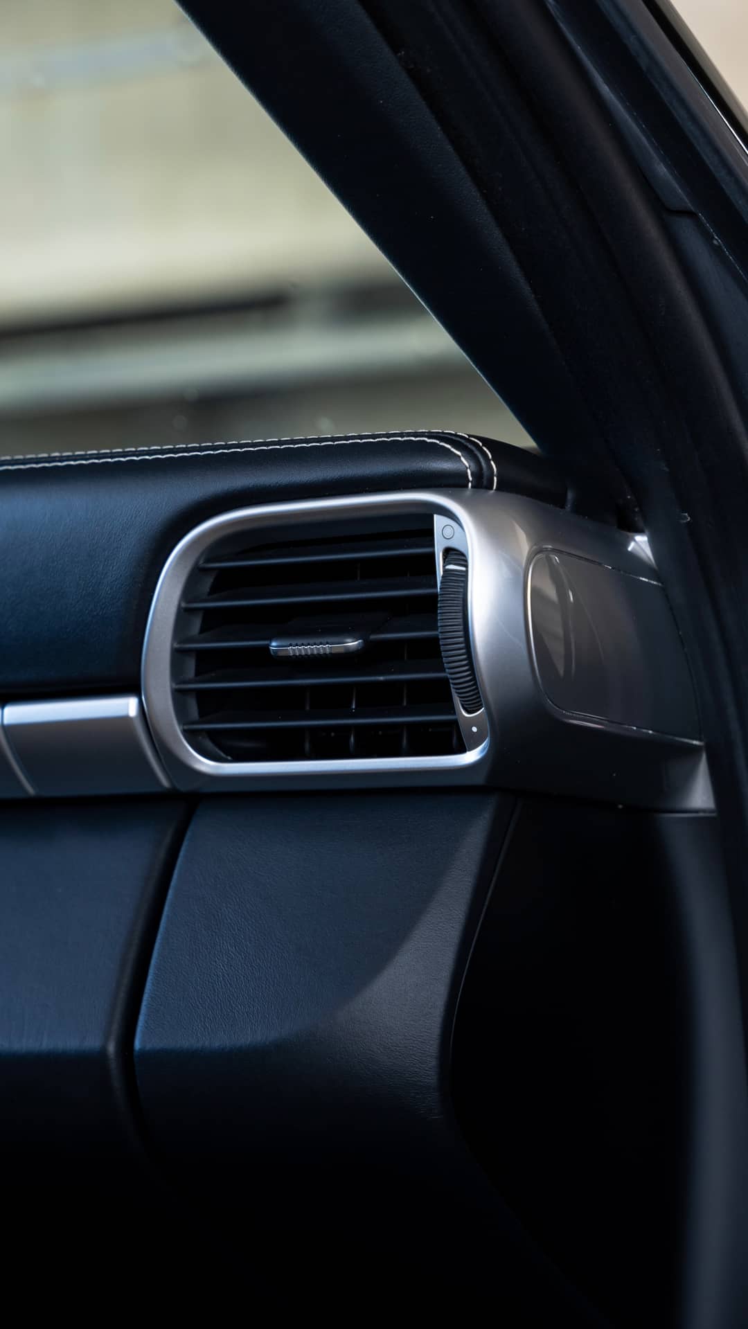 2011 Porsche 911 Turbo S — photo 27