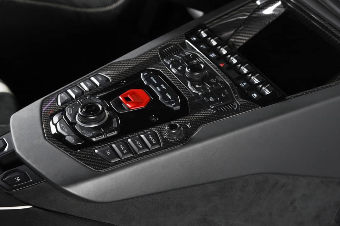 2019 Lamborghini Aventador SVJ — photo 23