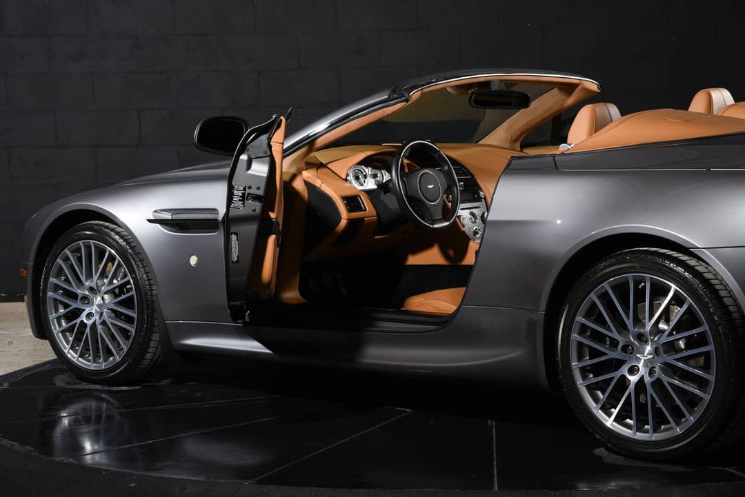 2011 Aston Martin V8 Vantage Roadster — photo 16