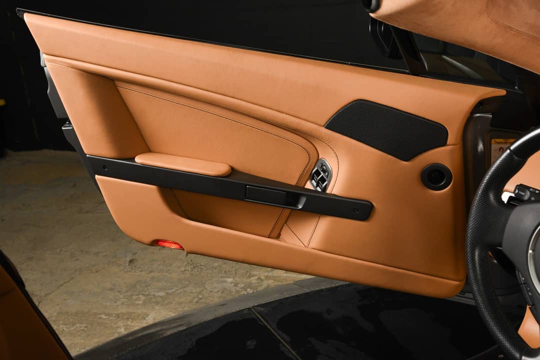 2011 Aston Martin V8 Vantage Roadster — photo 17