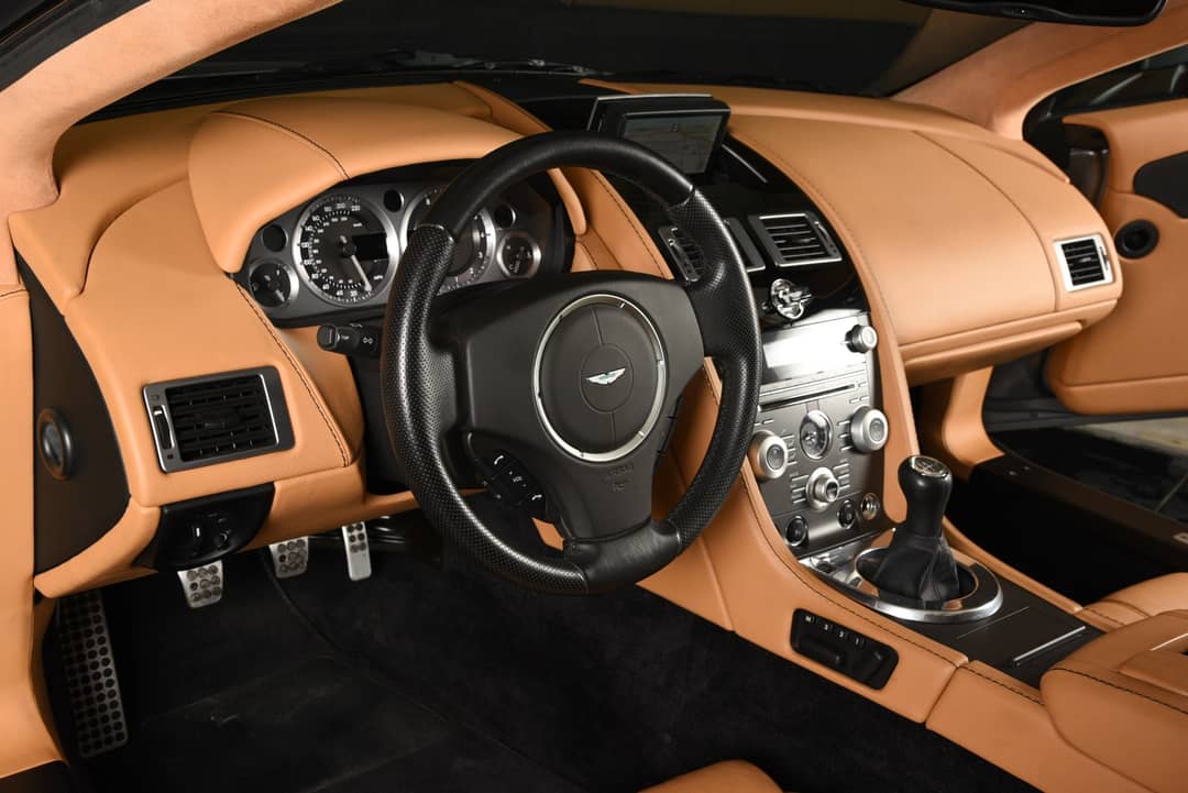 2011 Aston Martin V8 Vantage Roadster — photo 19
