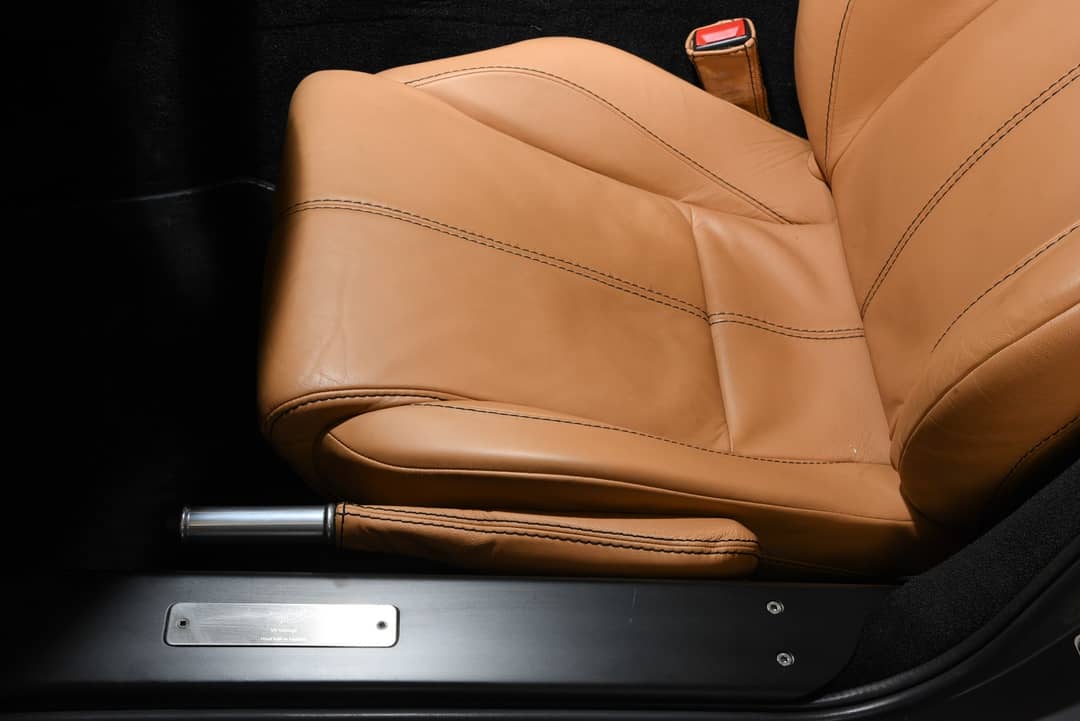 2011 Aston Martin V8 Vantage Roadster — photo 21
