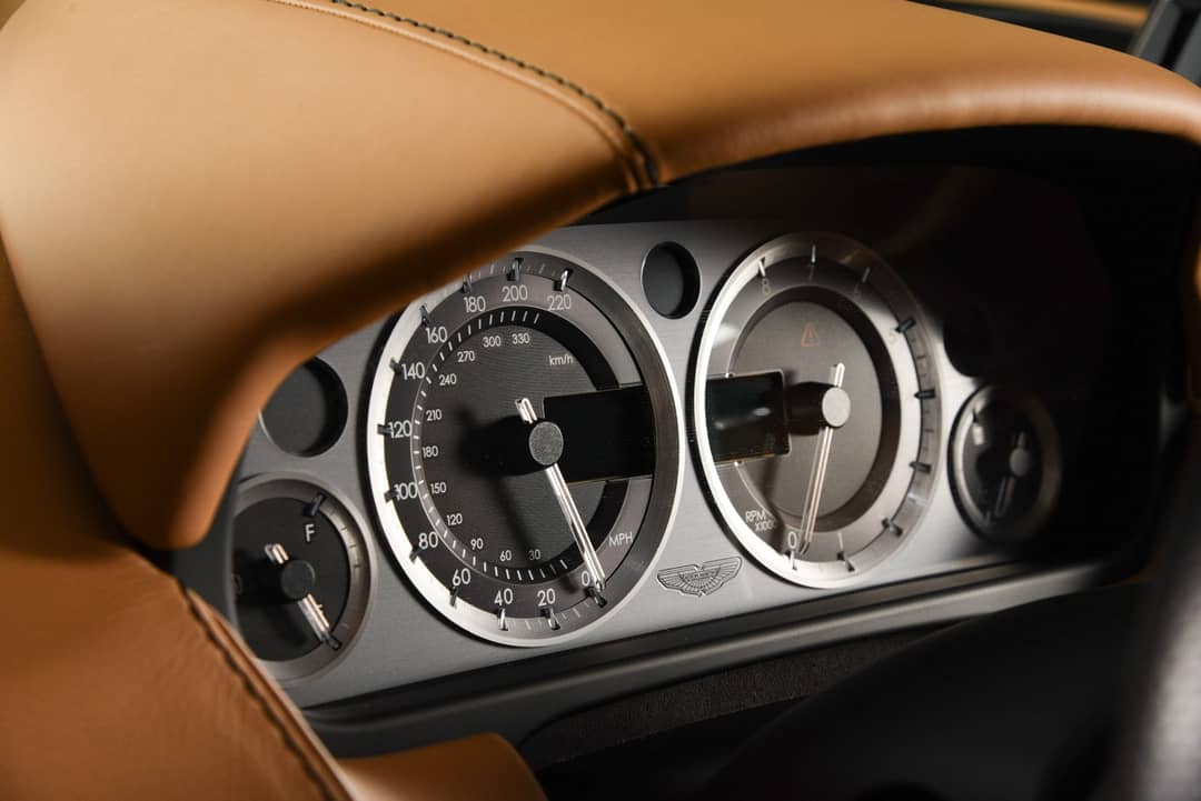 2011 Aston Martin V8 Vantage Roadster — photo 23