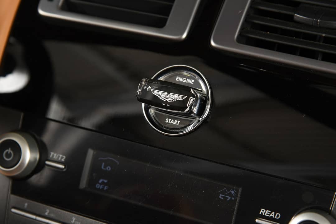 2011 Aston Martin V8 Vantage Roadster — photo 29