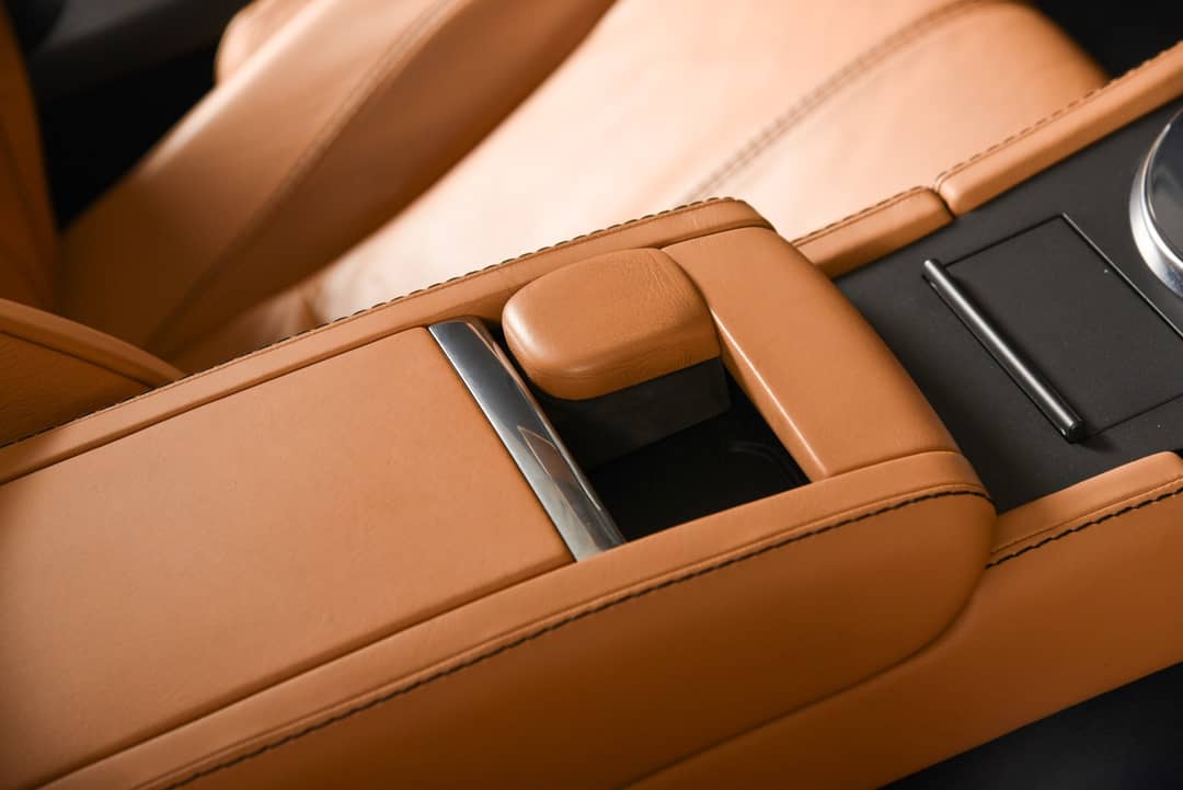 2011 Aston Martin V8 Vantage Roadster — photo 30