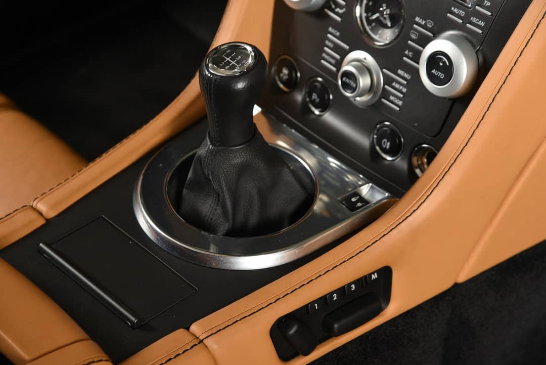 2011 Aston Martin V8 Vantage Roadster — photo 31