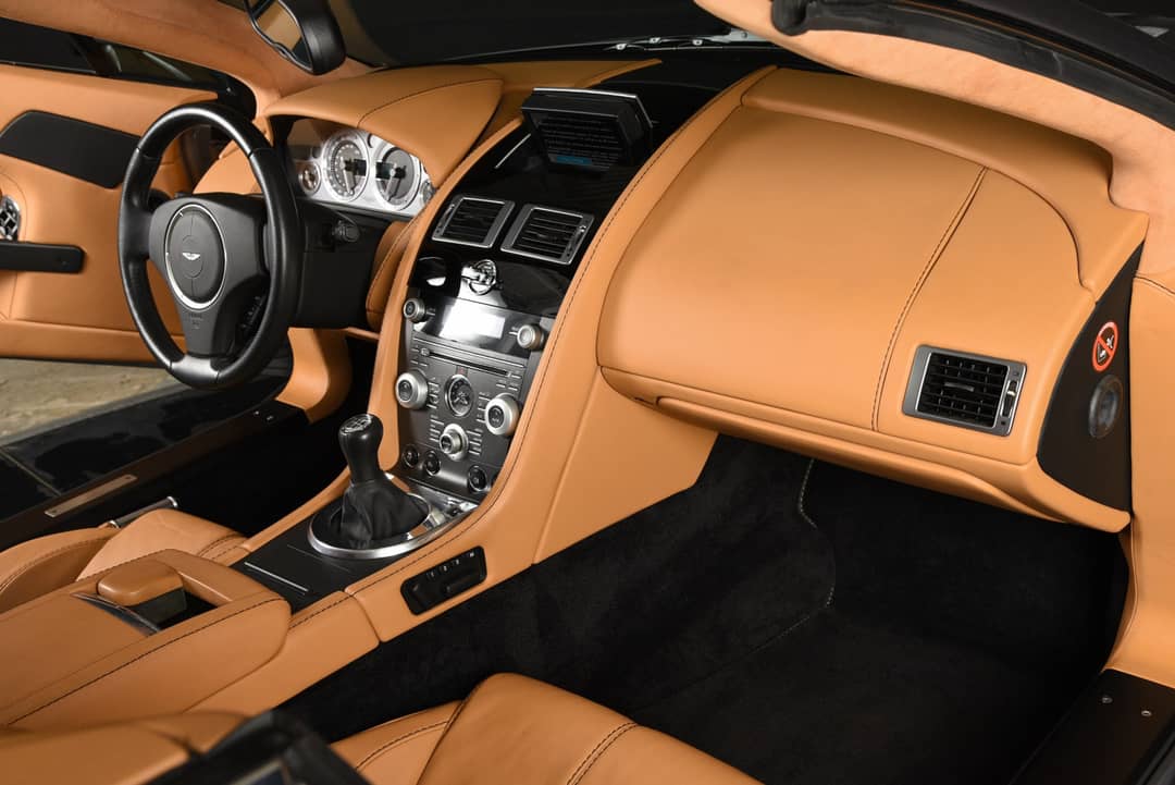 2011 Aston Martin V8 Vantage Roadster — photo 36