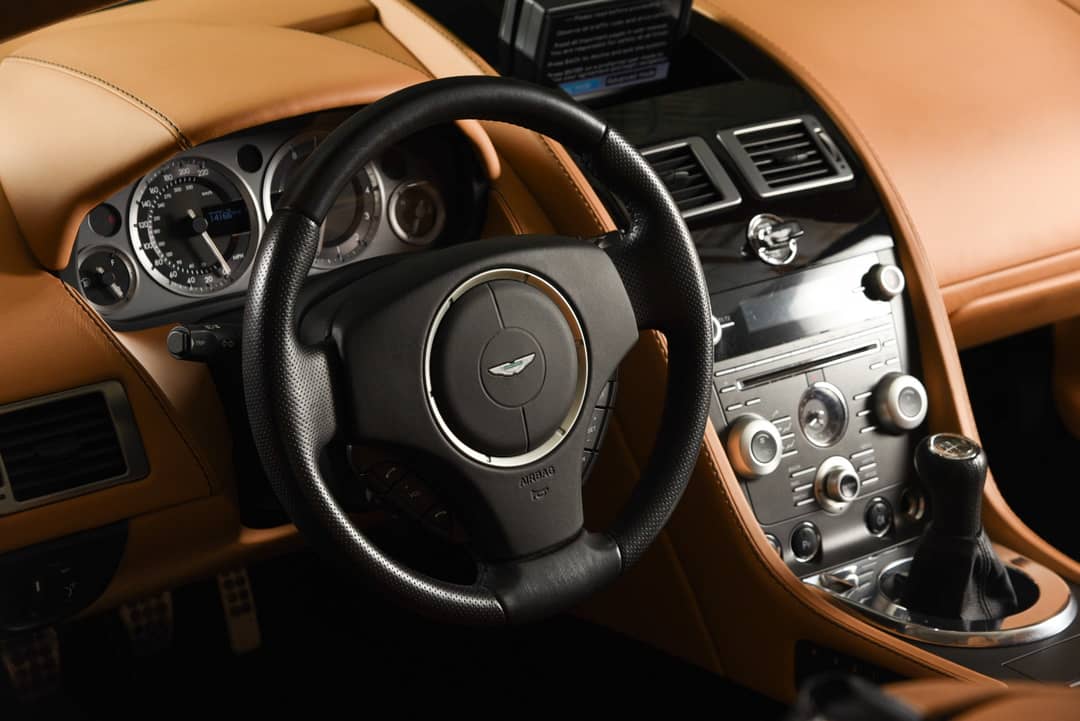 2011 Aston Martin V8 Vantage Roadster — photo 5