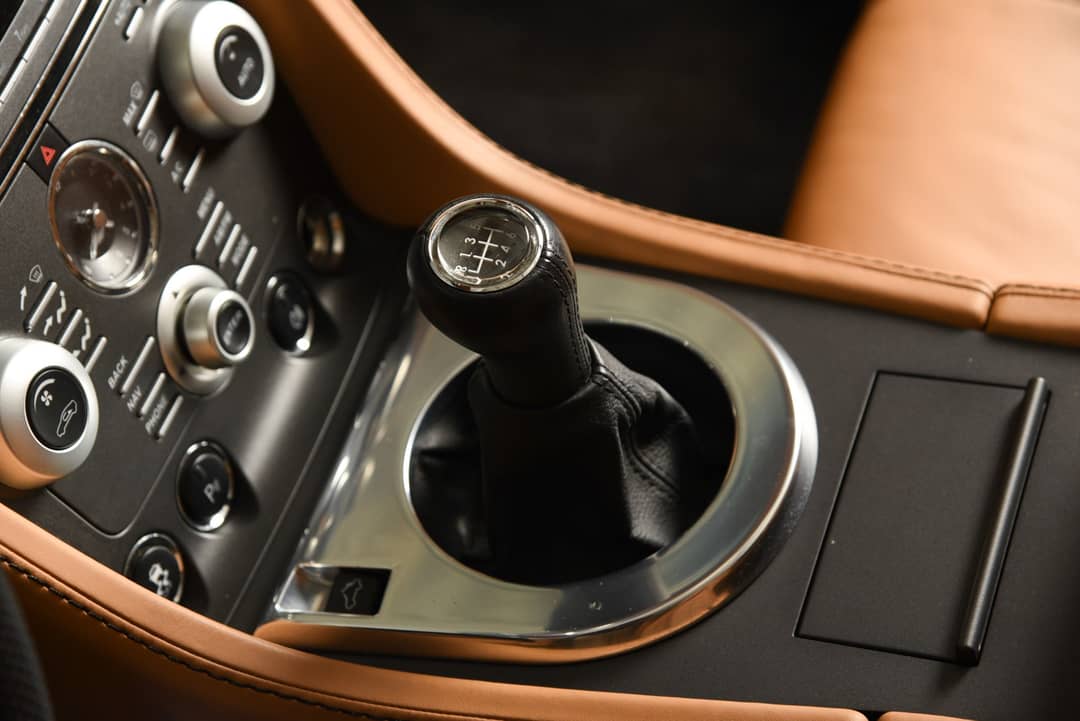 2011 Aston Martin V8 Vantage Roadster — photo 7