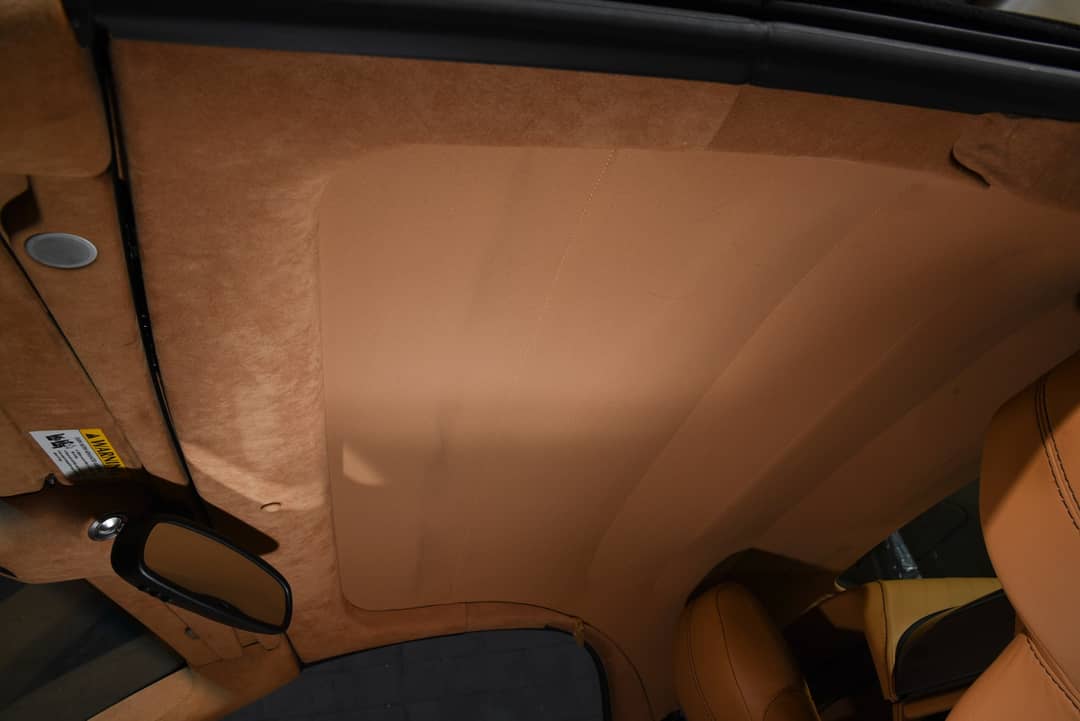 2011 Aston Martin V8 Vantage Roadster — photo 9