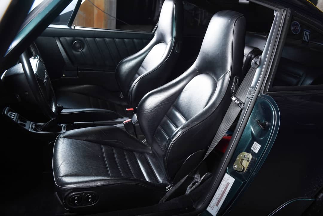 1990 Porsche 911 Carrera 4 — photo 11