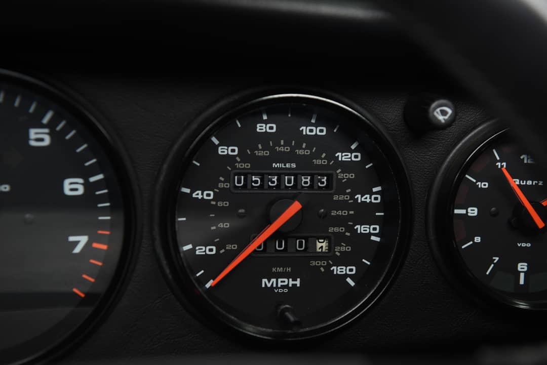1990 Porsche 911 Carrera 4 — photo 13