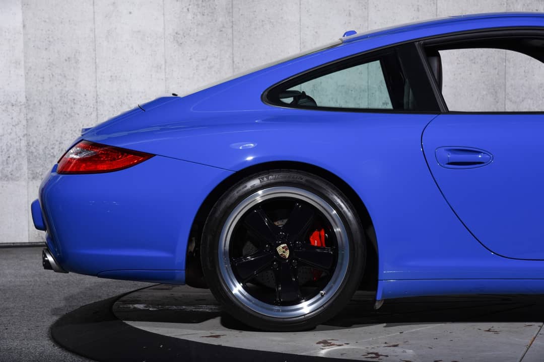 2011 Porsche 911 Carrera 4S — photo 41