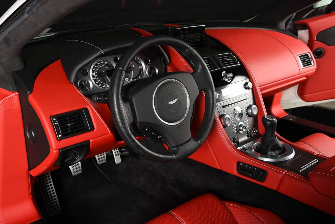 2013 Aston Martin V8 Vantage — photo 15