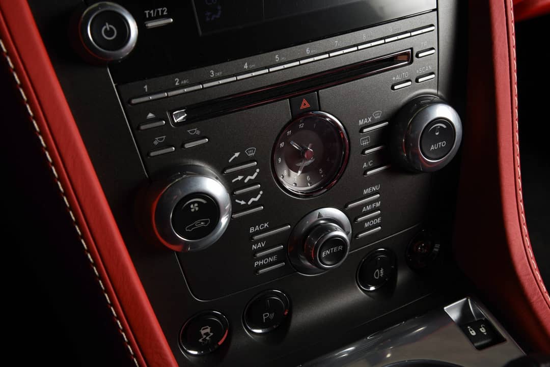 2013 Aston Martin V8 Vantage — photo 20