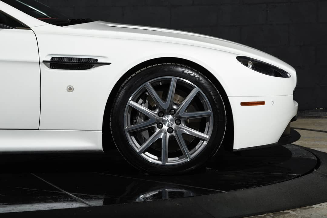 2013 Aston Martin V8 Vantage — photo 29