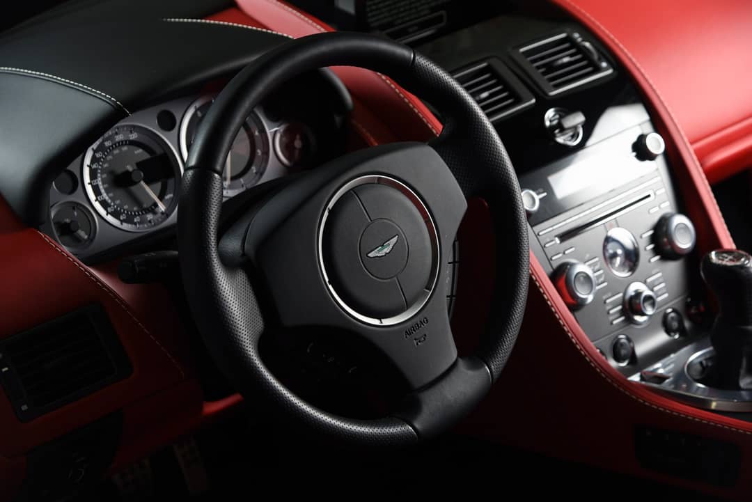 2013 Aston Martin V8 Vantage — photo 4