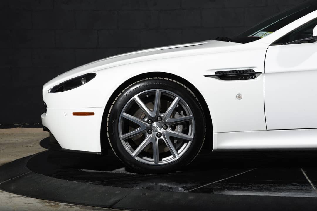 2013 Aston Martin V8 Vantage — photo 33