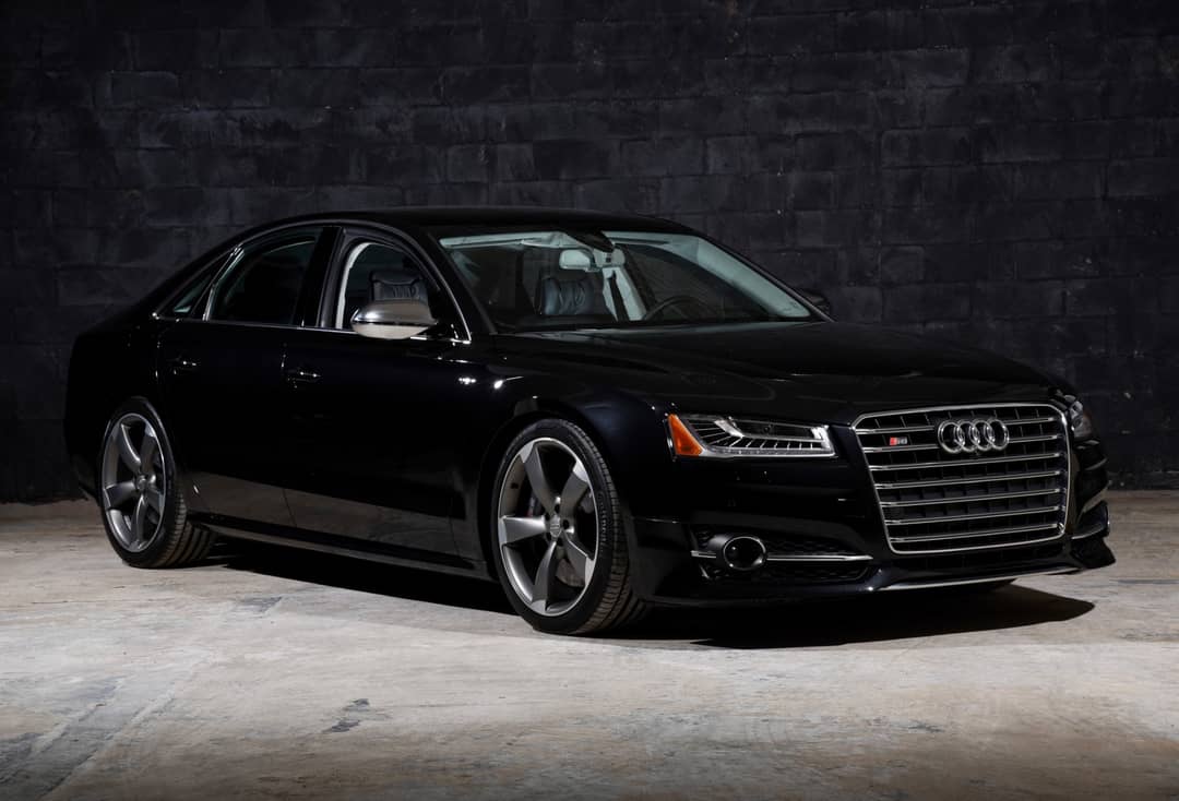 2015 Audi S8 4.0T quattro — photo 2