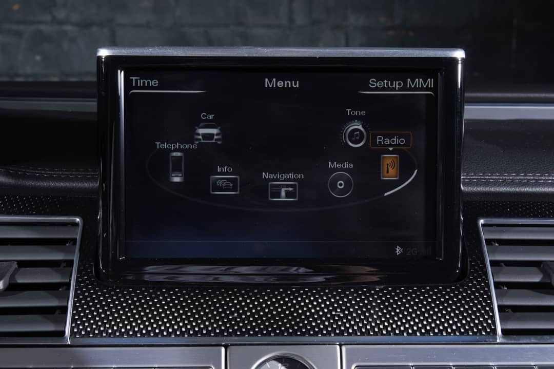 2015 Audi S8 4.0T quattro — photo 21