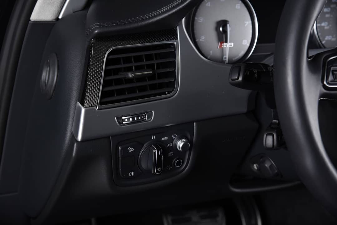 2015 Audi S8 4.0T quattro — photo 26
