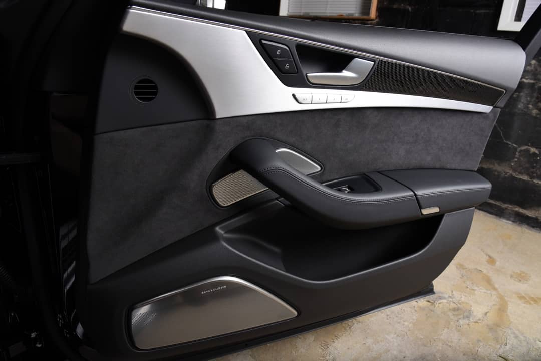 2015 Audi S8 4.0T quattro — photo 31