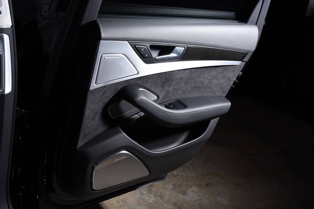 2015 Audi S8 4.0T quattro — photo 32