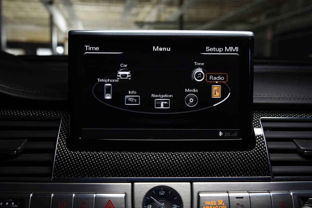 2015 Audi S8 4.0T quattro — photo 34