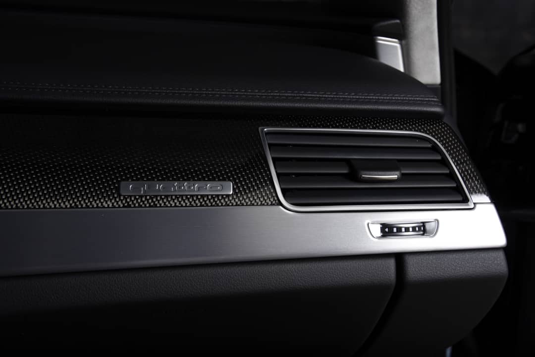 2015 Audi S8 4.0T quattro — photo 8