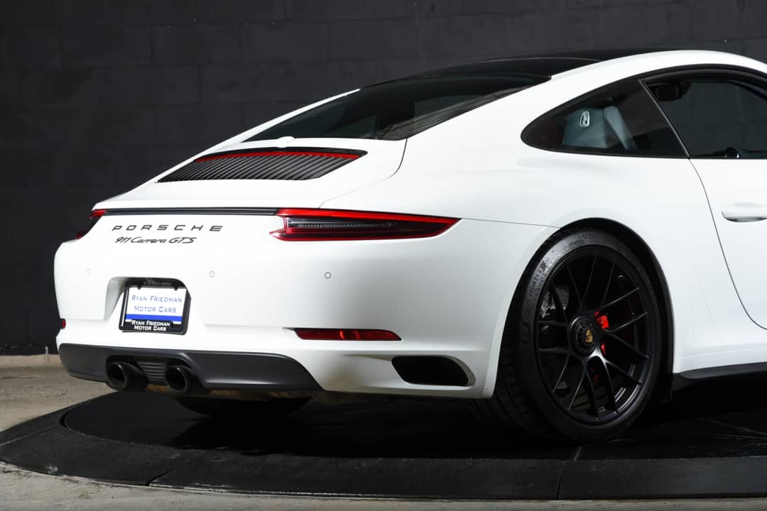 2019 Porsche 911 Carrera GTS — photo 19