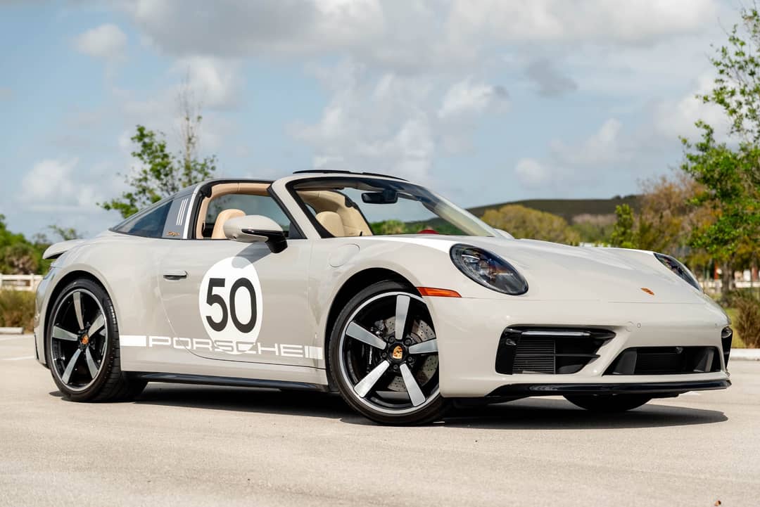 2021 Porsche 911 Targa 4S Heritage Design Edition — photo 2