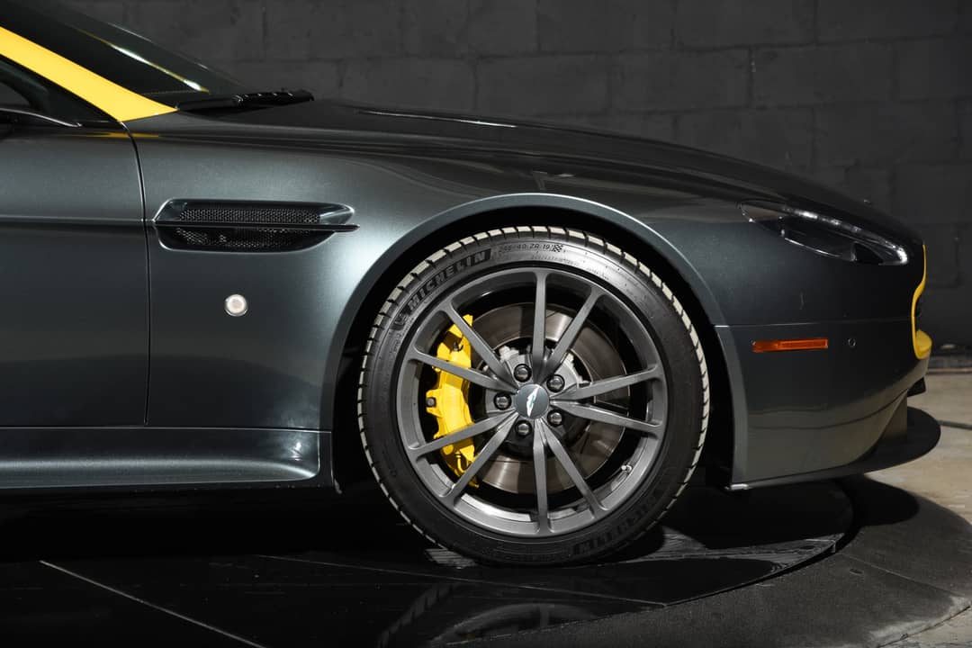 2016 Aston Martin V8 Vantage GT — photo 20