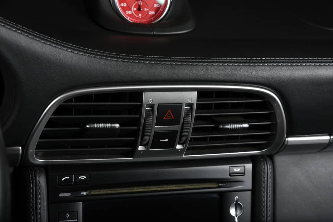 2011 Porsche 911 Carrera 4S — photo 26