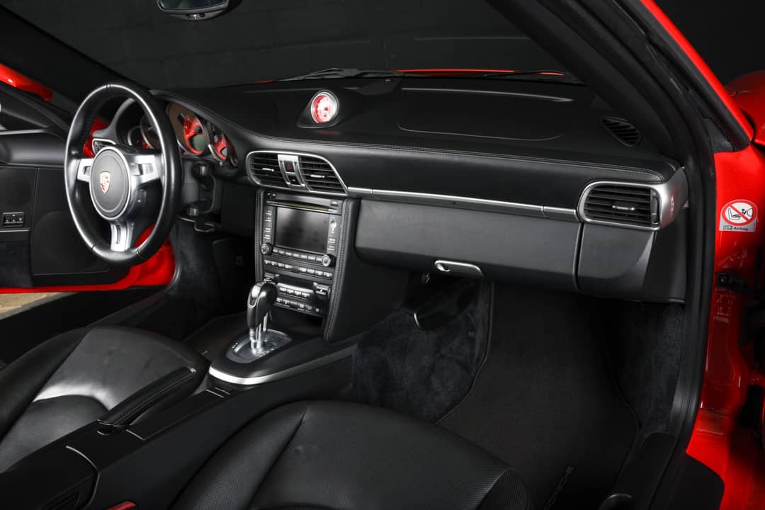 2011 Porsche 911 Carrera 4S — photo 33