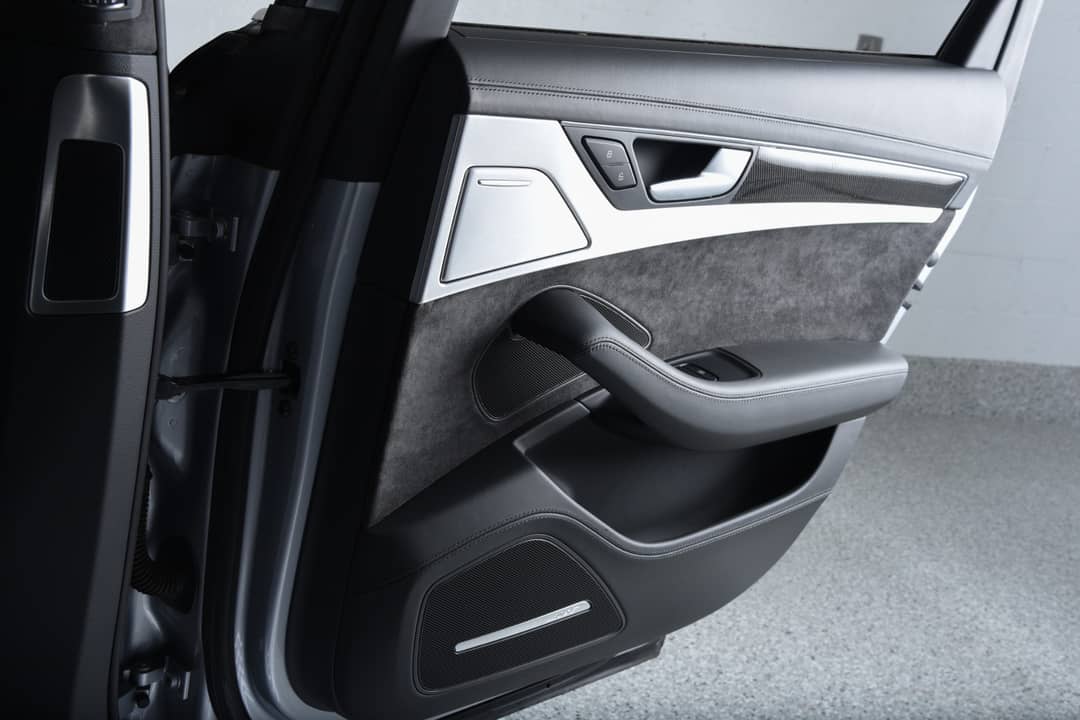 2015 Audi S8 4.0T quattro — photo 28