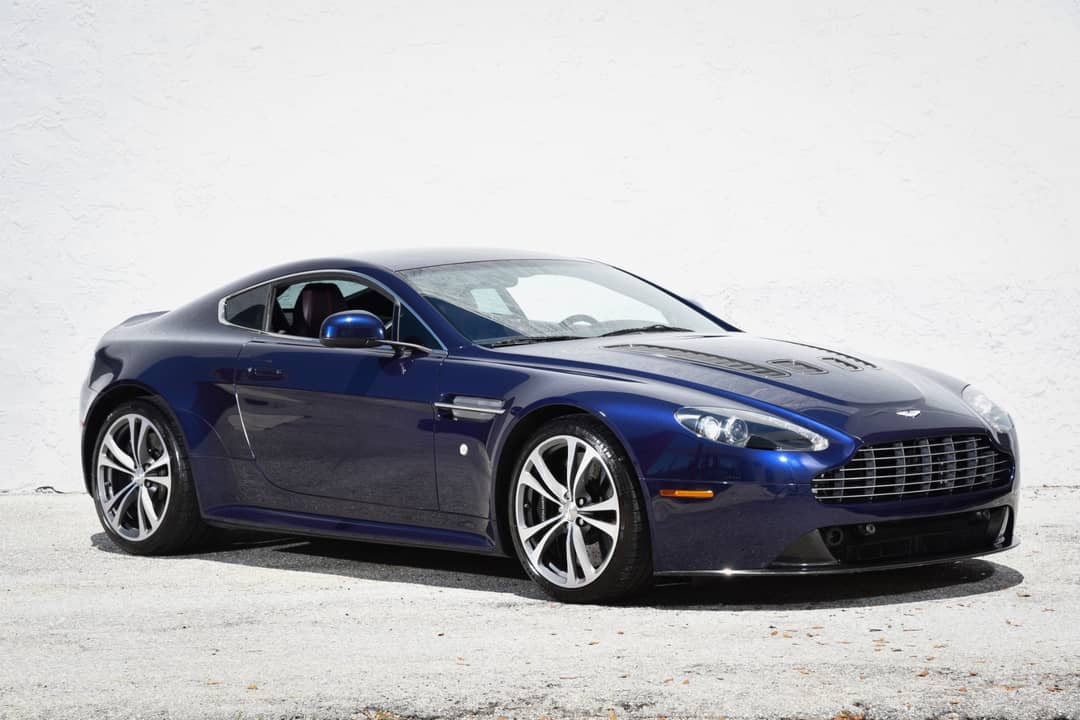 2011 Aston Martin V12 Vantage — photo 2