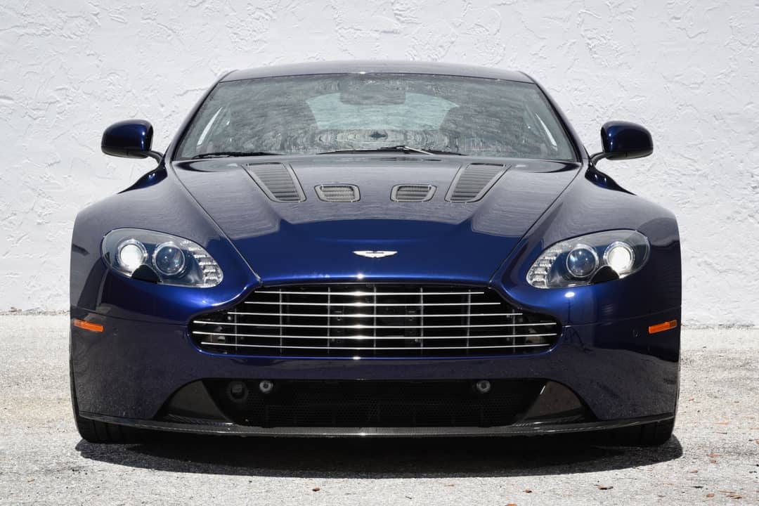 2011 Aston Martin V12 Vantage — photo 11