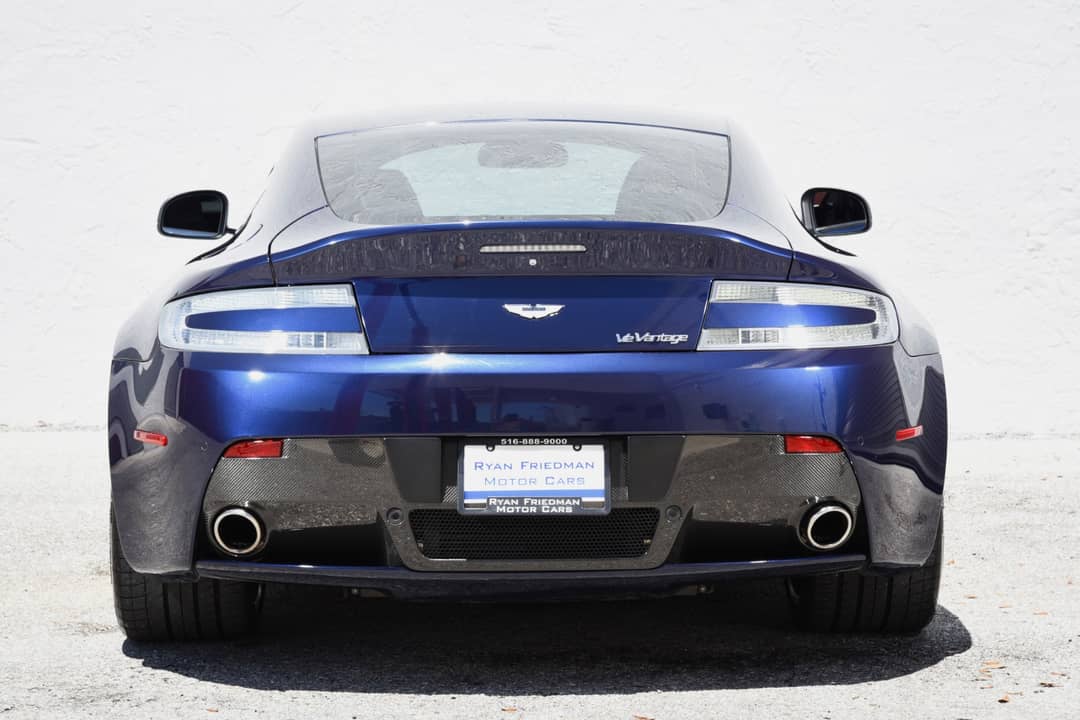 2011 Aston Martin V12 Vantage — photo 12