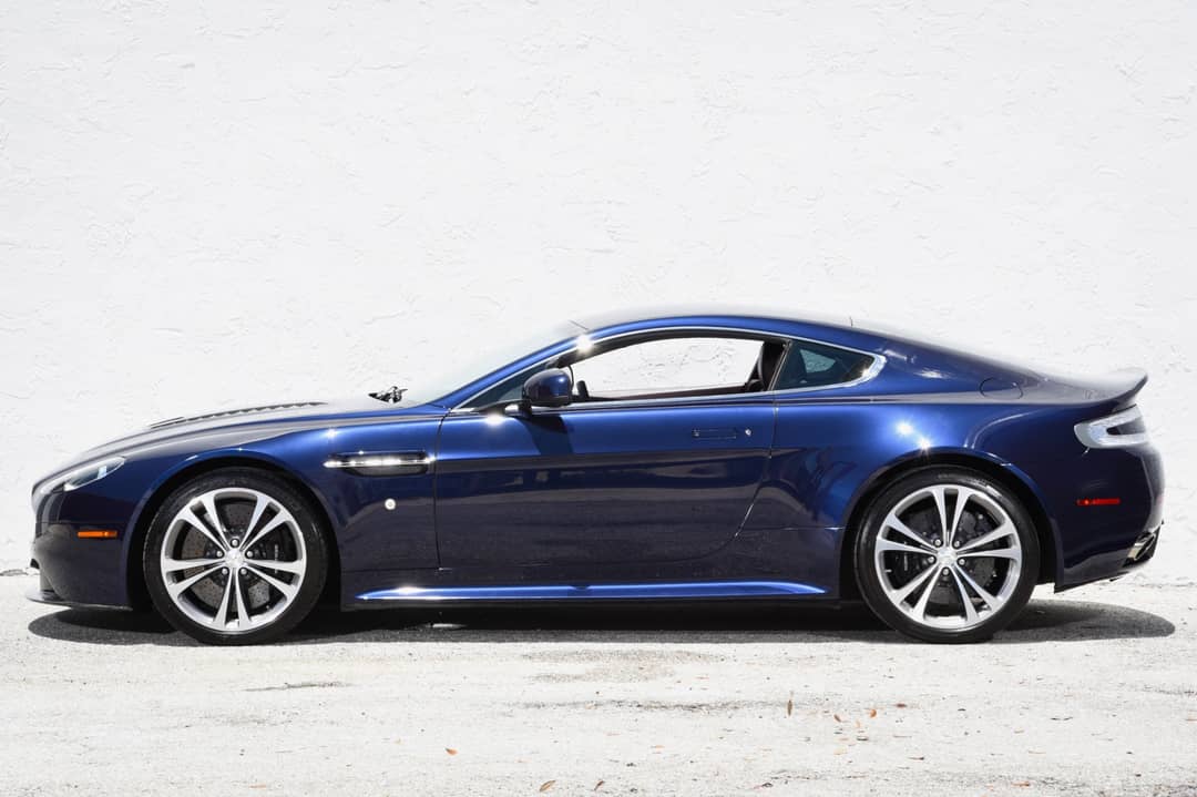2011 Aston Martin V12 Vantage — photo 13