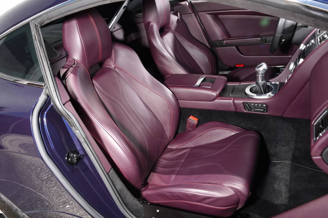2011 Aston Martin V12 Vantage — photo 18
