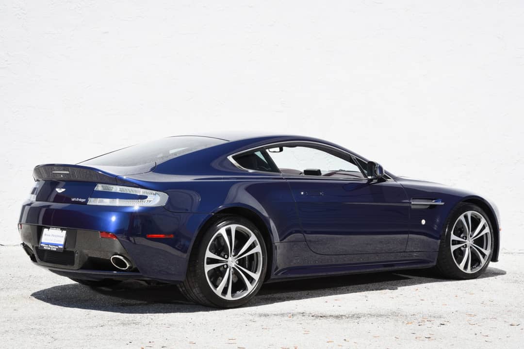 2011 Aston Martin V12 Vantage — photo 3