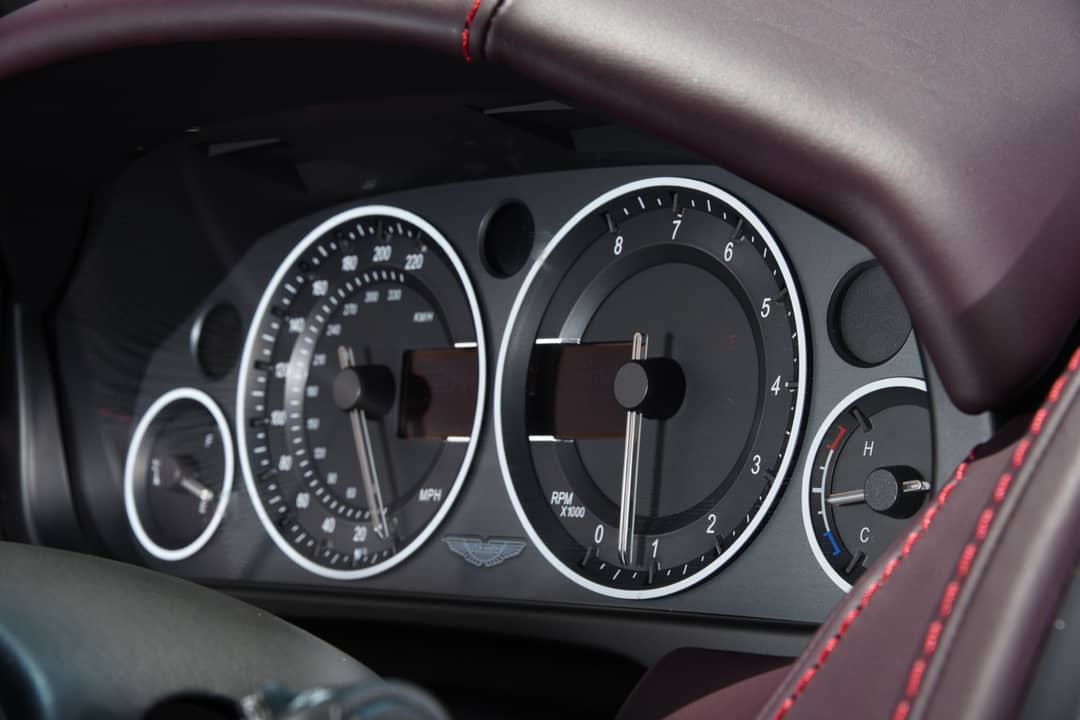 2011 Aston Martin V12 Vantage — photo 21