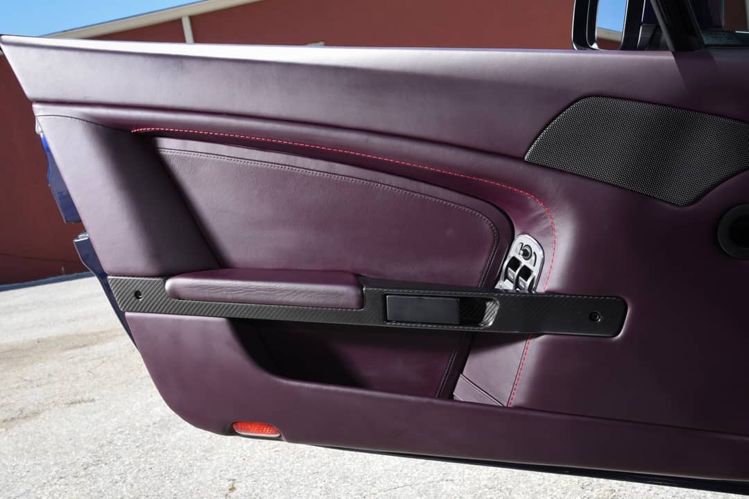 2011 Aston Martin V12 Vantage — photo 24